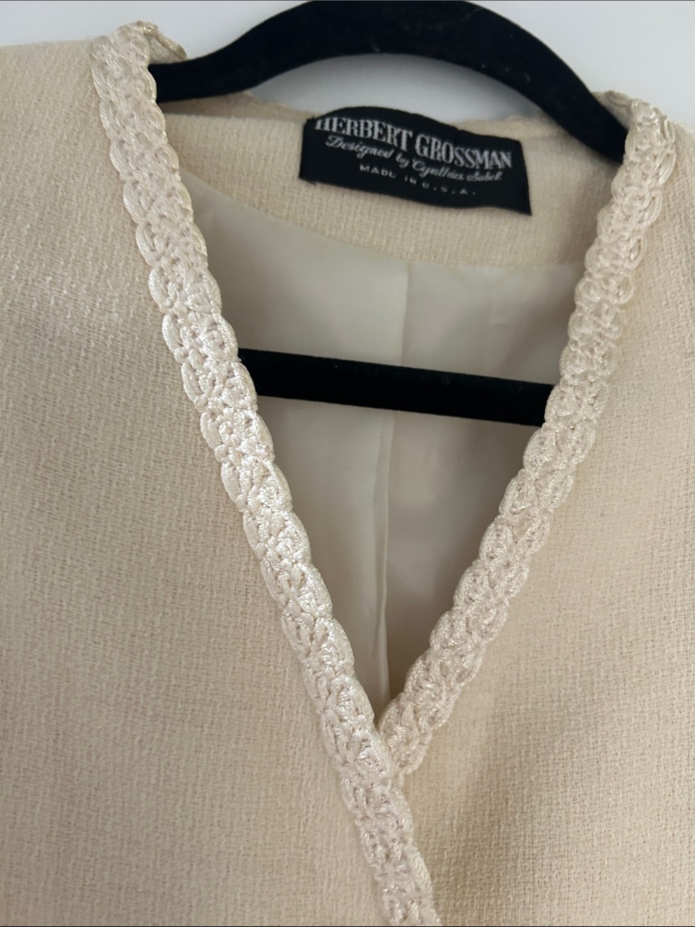 Herbert Grossman Vintage-Inspired Cream Bouclé Jacket with Gold Buttons - Picture 5 of 16